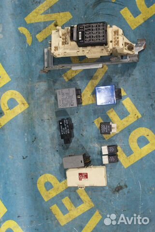 Блок предохранителей mazda 323 F (BG)