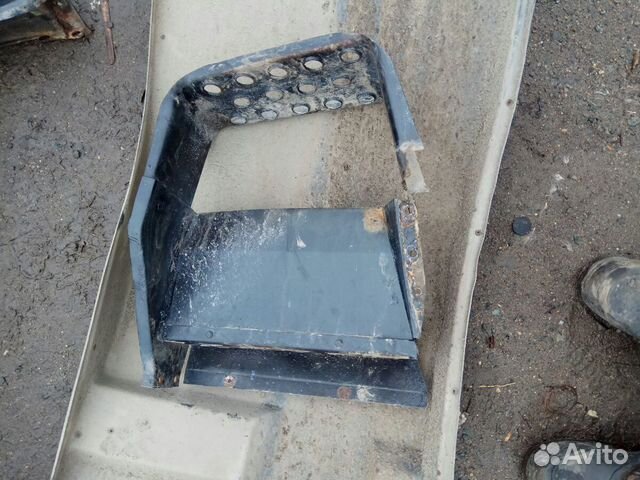 Подножка маз правая