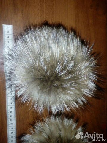 Помпон из натурального меха енота- 18 см диаметр