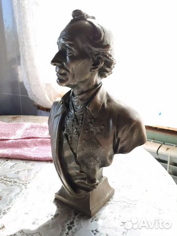 Бюст Суворова