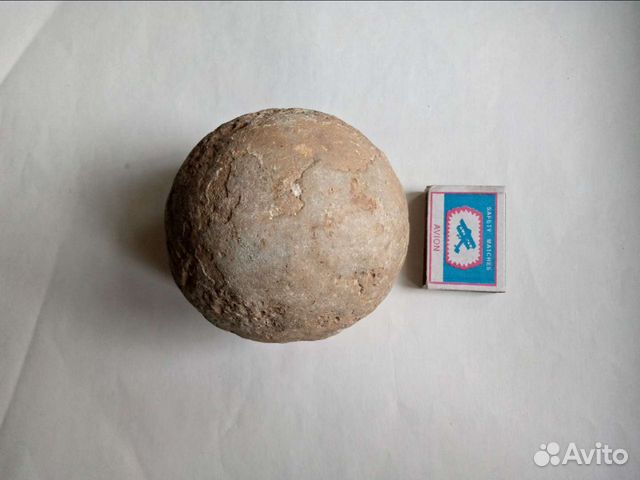 Необычный камень округлой формы