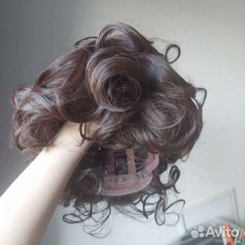 Кучерявый волнистый каштановый парик короткий