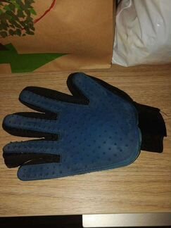 Перчатка для вычесывания шерсти