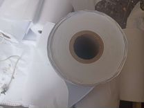 Белая бумага в рулоне на втулке