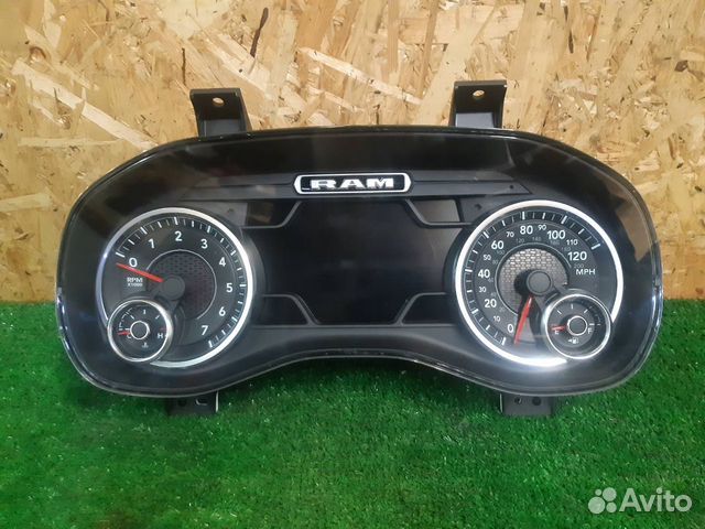 Dodge RAM 2019- щиток приборов приборная панель