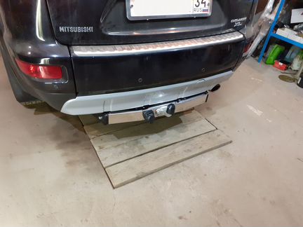 Фаркоп на Mitsubishi Outlander XL 2007-2012