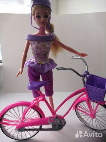 Барби с велосипедом