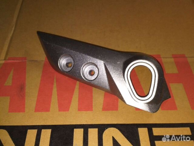 Новое оригинальное крепление фары Yamaha Fz6
