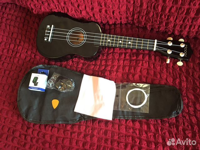 Черная глянцевая новая укулеле комплект