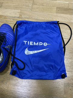 Футбольные бутсы Nike Tiempo