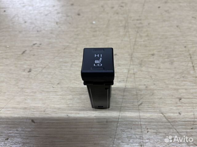 Кнопка подогрева правого сиденья Toyota Rav4 XA50