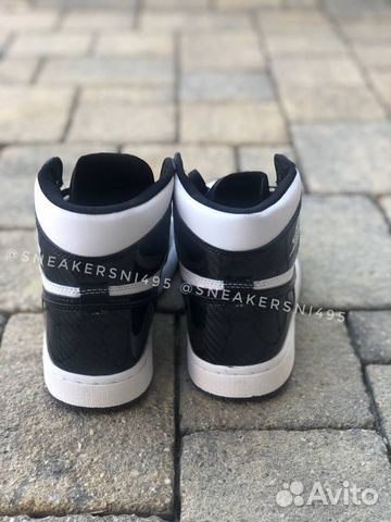 Кроссовки Nike Air Jordan 1