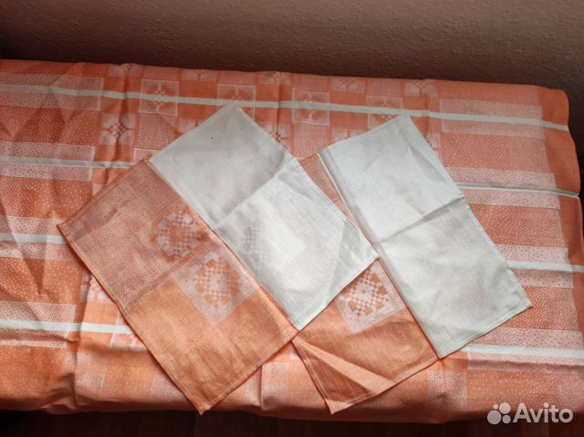 Скатерть 100*100 и две салфетки 35*35 новые СССР