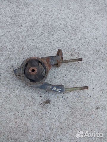 Toyota Yaris опора