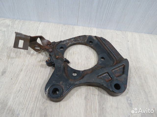 Скоба суппорта заднего левого Chevrolet Cruze