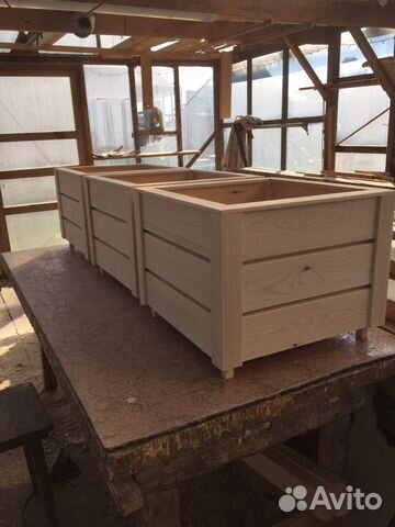 Клумба. Деревянный ящик под цветы