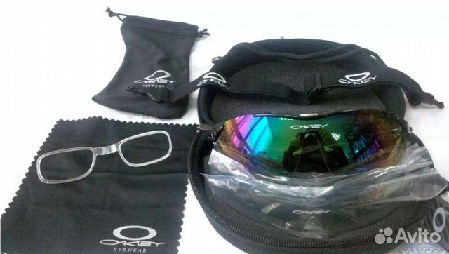 Очки с пятью сменными линзами фирмы Oakley