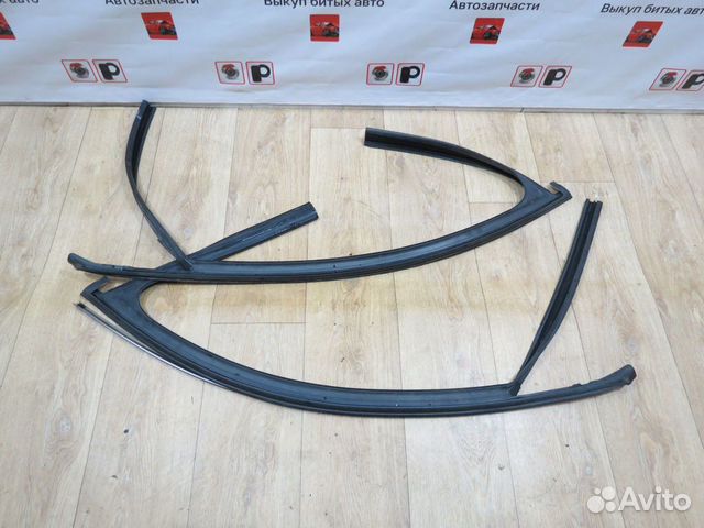 Уплотнитель двери левый Kia Stinger