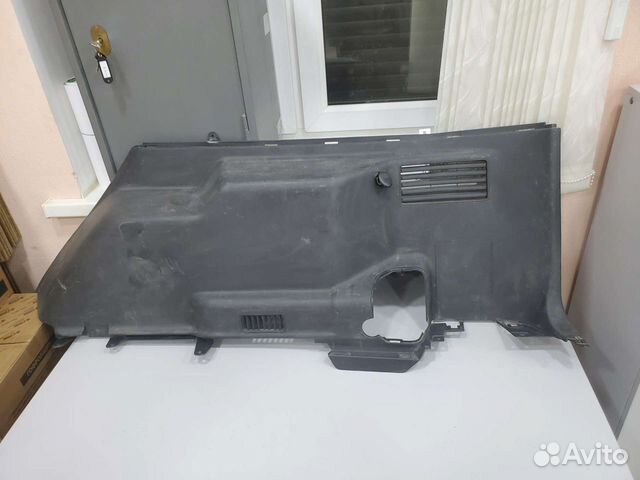 Обшивка правая нижняя багажника Паджеро 4