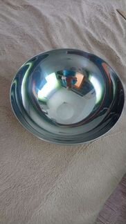 Большая металлическая чаша из нержавеющей стали