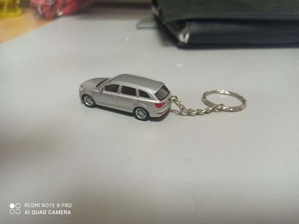 Брелок модель машинки Audi Q7 1:64