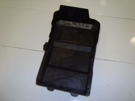 Крышка аккумулятора Ford Focus 2 hxda 2005