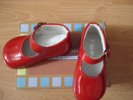 Новые лакированные туфли
