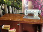Швейная машинка Чайка 142М со столом-шкафом объявление продам