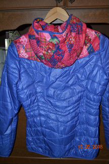 Продаю куртку на девочку