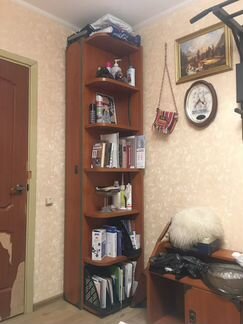 Угловой шкаф с полками