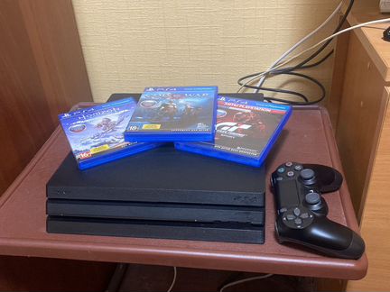 Продам игровую приставку sony ps4 pro 1tb