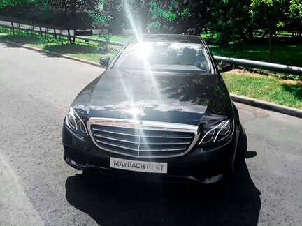 Аренда Мерседес Е класса с водителем в Москве