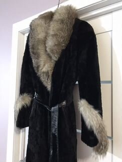 Мутоновая шуба с воротником из чернобурки