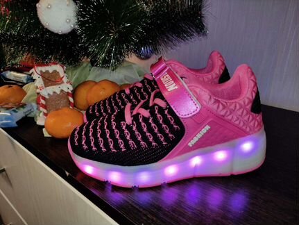 Кроссовки на роликах светящиеся