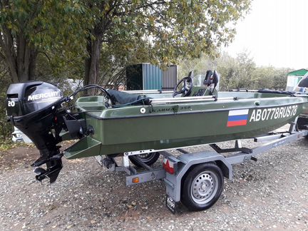 Лодка с Мотором