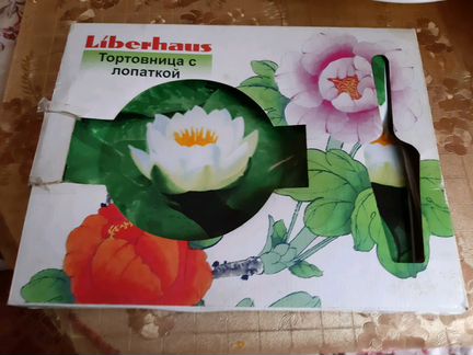 Тортовница с лопаткой