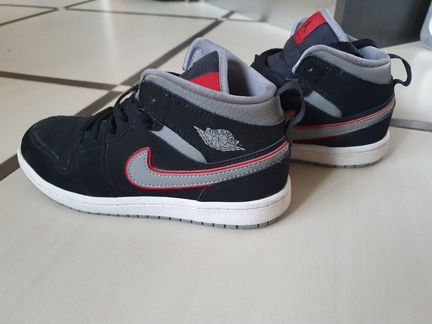 Кеды Nike Air Jordan для мальчика б/у р.33