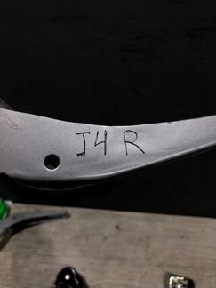 Петля крышки багажника правая Mercedes-Benz