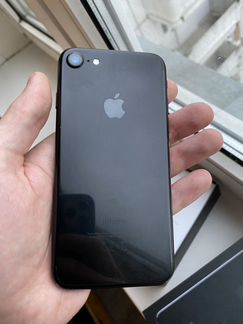 Телефон iPhone 7 32 GB jet black