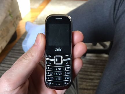 Купить бу кнопочный сотовый телефон