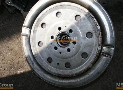 Маховик 2.0 FSI МКПП JYL 06F 105 264 D