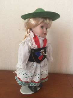 Кукла фарфоровая 27 см
