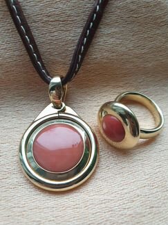 Золотое кольцо и подвеска коралл от Tamara Comolli