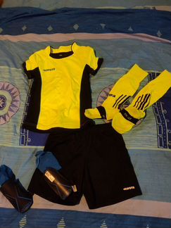 Футбольная одежда шорты футболка гетры щитки