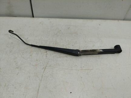 Поводок стеклоочистителя передний правый