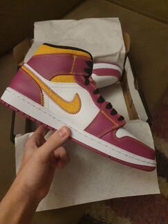 Air Jordan 1 mid Familia