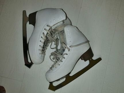 Коньки фигурные р. 24,5 Риспорт