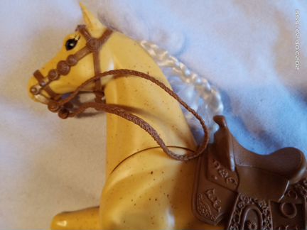 Лошадь Барби Mattel с амуницией