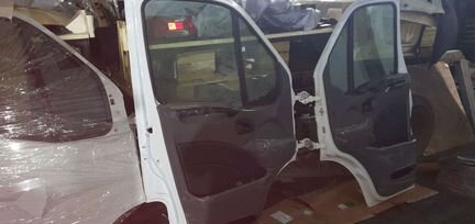 Двери новые iveco daily всборе лев и прав