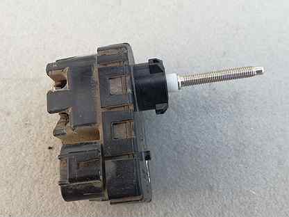 корректор фары гранд витара. моторчик корректора фар сузуки свифт 3 поколение. моторчик корректора фар сузуки гранд витара. сузуки 2008 корректор фар. корректор фар сузуки гранд витара 2008.